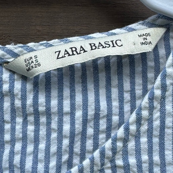 Zara Seersucker Blouse w/ Bell Sleeves Size Small - Picture 3 of 4